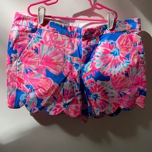Lilly Pulitzer scalloped shorts size 8